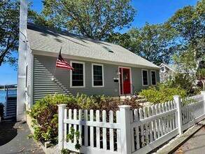34 Mendum Ave in Kittery, ME - Building Photo - Building Photo