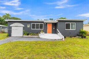 2533 Johnson St in Hollywood, FL - Building Photo