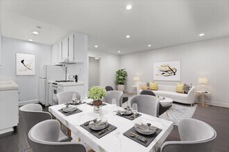2311 4th St, Unit 220 in Santa Monica, CA - Building Photo - Building Photo
