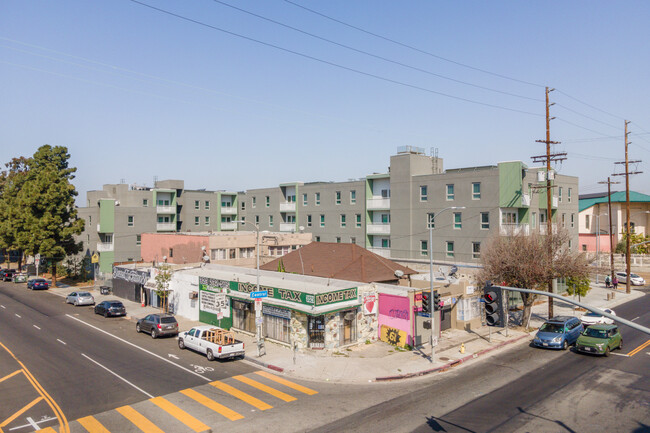 Florence Mills Apartments in Los Angeles, CA - Foto de edificio - Building Photo