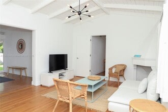 460 NE 76th St in Miami, FL - Building Photo - Building Photo