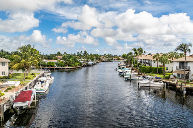 Amberstone Apartments in Pompano Beach, FL - Building Photo - Building Photo