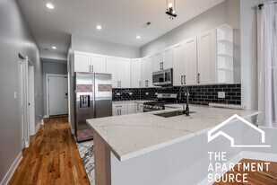 3328 W Congress Pkwy in Chicago, IL - Building Photo