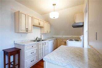 40 E Barrows St in Cumberland, RI - Building Photo - Building Photo