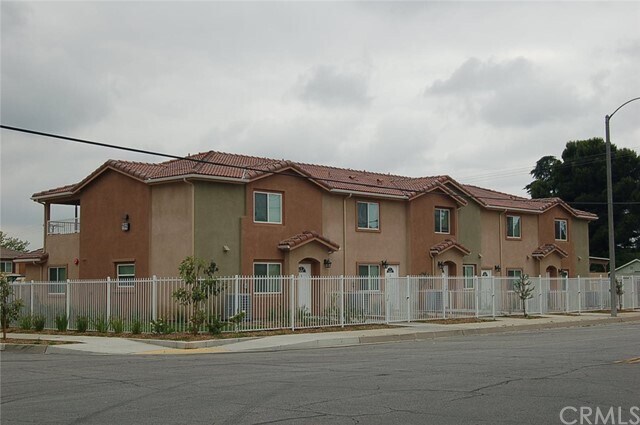 102 S Date Ave-Unit -4 in Rialto, CA - Building Photo
