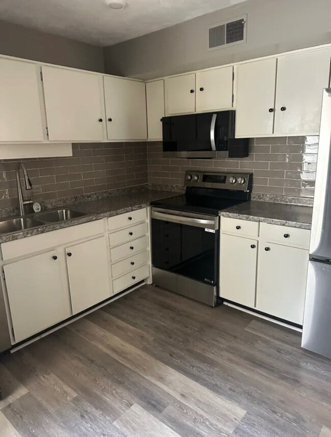 property at 925 Cleveland St