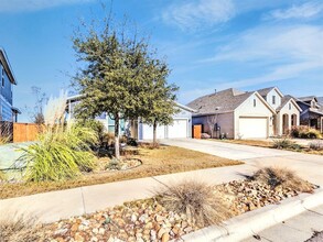 11005 American Mustang Lp in Manor, TX - Building Photo - Building Photo