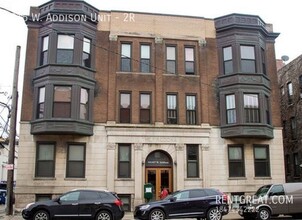 815 W Addison St in Chicago, IL - Building Photo - Building Photo