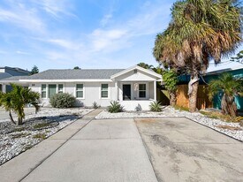 56 44th Ave in St Pete Beach, FL - Building Photo