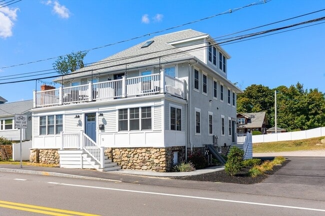 242 Atlantic Ave in Hull, MA - Foto de edificio - Building Photo