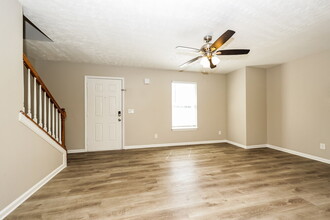 113 Lyndhurst Dr in La Vergne, TN - Building Photo - Building Photo