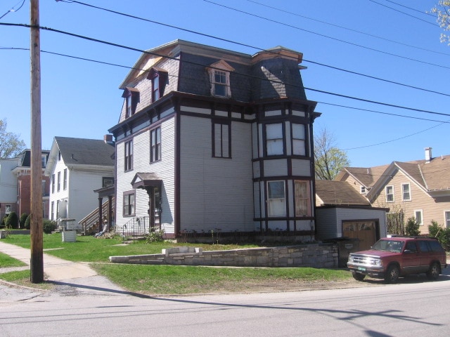 41 Cottage St in Rutland, VT - Building Photo