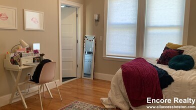 1776 Commonwealth Ave, Unit 2 in Boston, MA - Foto de edificio - Building Photo