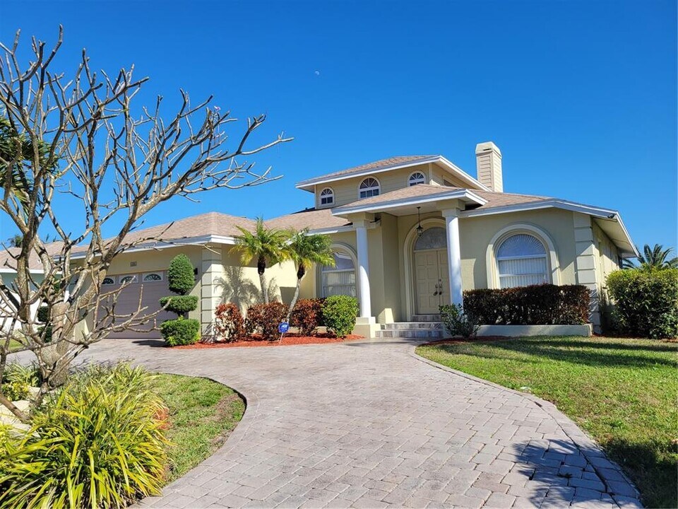 606 North Point Dr in Holmes Beach, FL - Building Photo