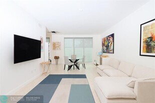 411 N New River Dr E in Fort Lauderdale, FL - Building Photo