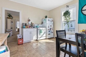 30 Pond St, Unit 2 in Beverly, MA - Foto de edificio - Building Photo