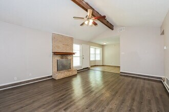7517 Marlinda Cir, Unit 12 in Fort Worth, TX - Building Photo - Building Photo