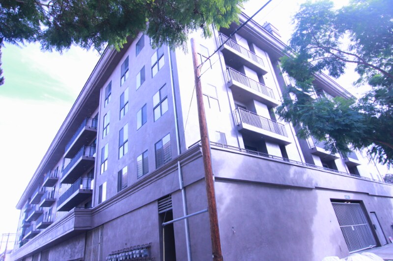 8811 Burton Wy in West Hollywood, CA - Building Photo