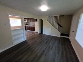 2265 Delton Ct in Westland, MI - Building Photo