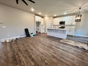 2735 S Olive Ct in Siloam Springs, AR - Foto de edificio - Building Photo