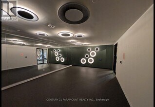 2495 Eglinton Ave W in Mississauga, ON - Building Photo - Building Photo