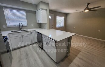 9030 Blind Pass Rd in St Pete Beach, FL - Building Photo - Building Photo