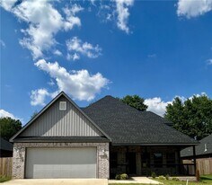 224 Ryder St in Gentry, AR - Building Photo