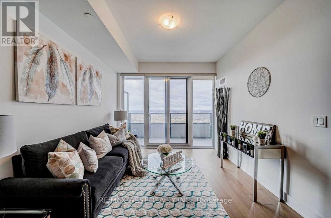 30-5330 Shore Breeze Dr in Toronto, ON - Building Photo