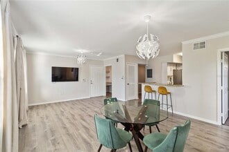 1010 Villagio Cir in Sarasota, FL - Building Photo - Building Photo