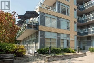 701 Sheppard Ave W in Toronto, ON - Building Photo - Building Photo