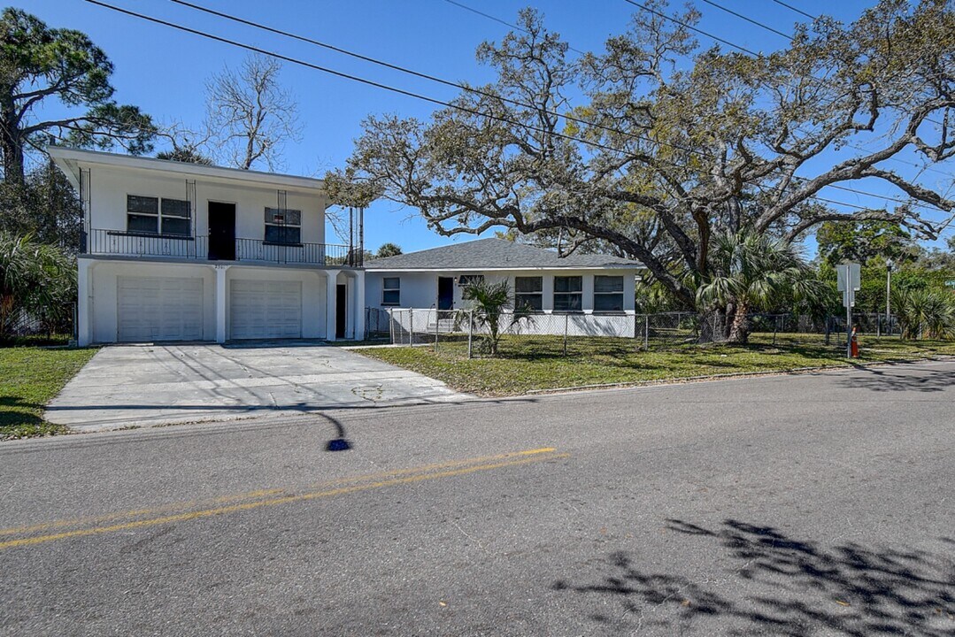 2501 7th St S in St. Petersburg, FL - Building Photo