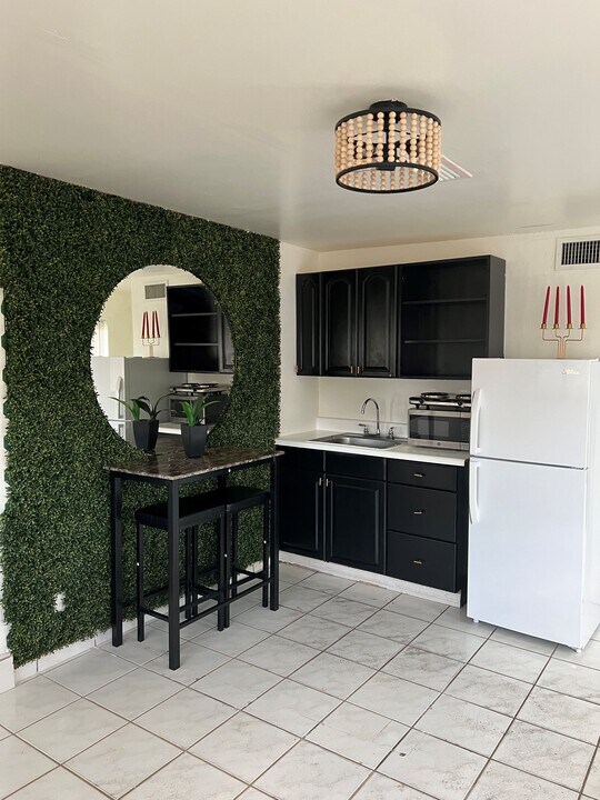 6455 SW 33rd St in Miami, FL - Building Photo