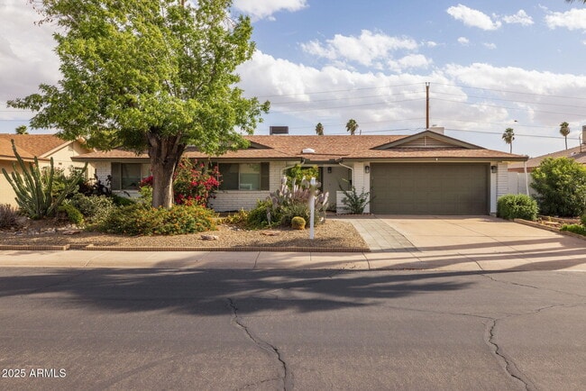 property at 2539 E Geneva Dr