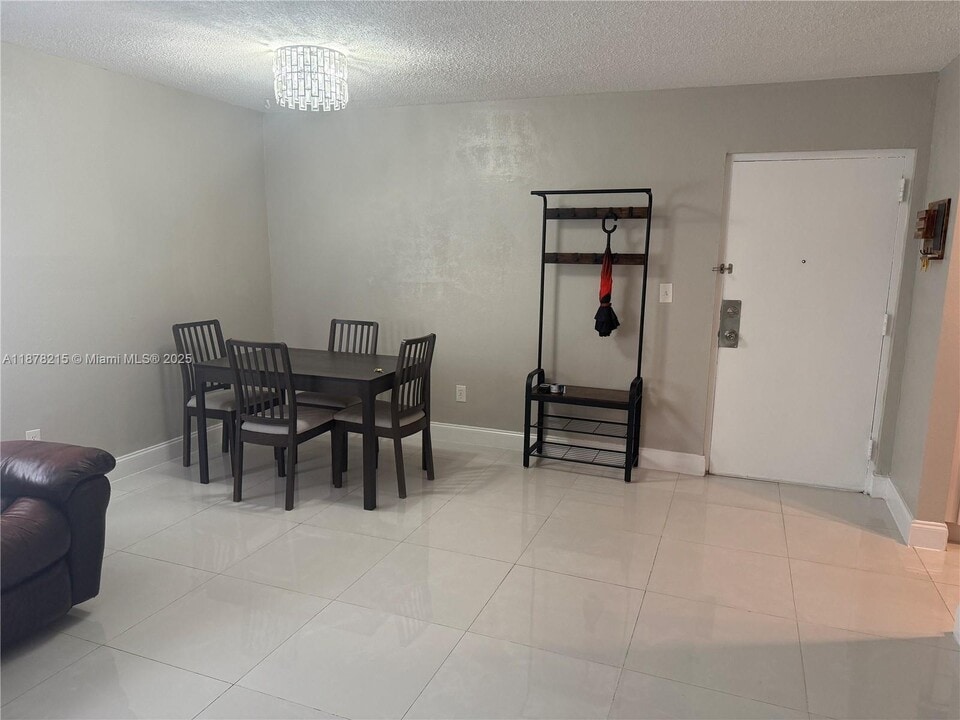 7105 W 13th Ave in Hialeah, FL - Building Photo