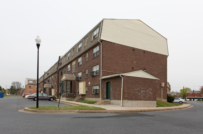 Sinclair Gate Apartments in Baltimore, MD - Foto de edificio - Building Photo