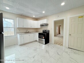 210 Center Ave in Plymouth, PA - Building Photo - Building Photo