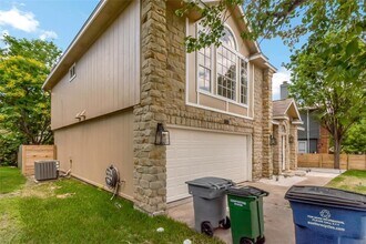 8800 Dandelion Trail in Austin, TX - Building Photo - Building Photo