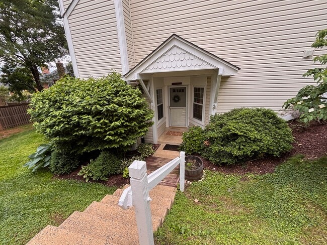 2919 S Woodley St, Unit B in Arlington, VA - Foto de edificio - Building Photo