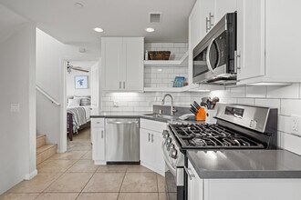 819 Ostend Ct in San Diego, CA - Foto de edificio - Building Photo