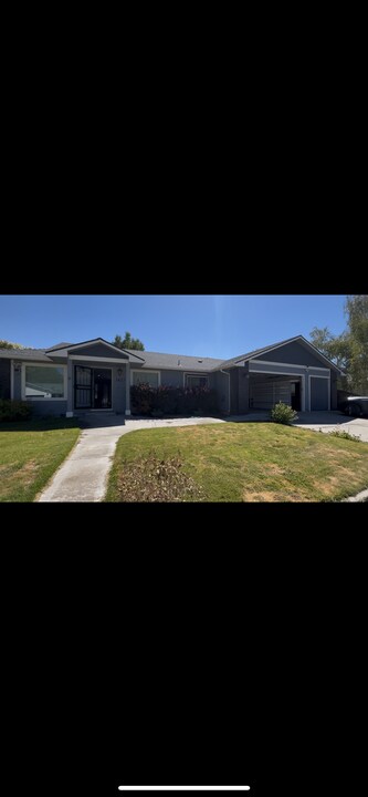 1827 Belmont Ave in Carson City, NV - Building Photo