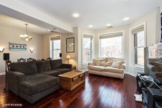 665 W Cornelia Ave-Unit -PH in Chicago, IL - Building Photo - Building Photo