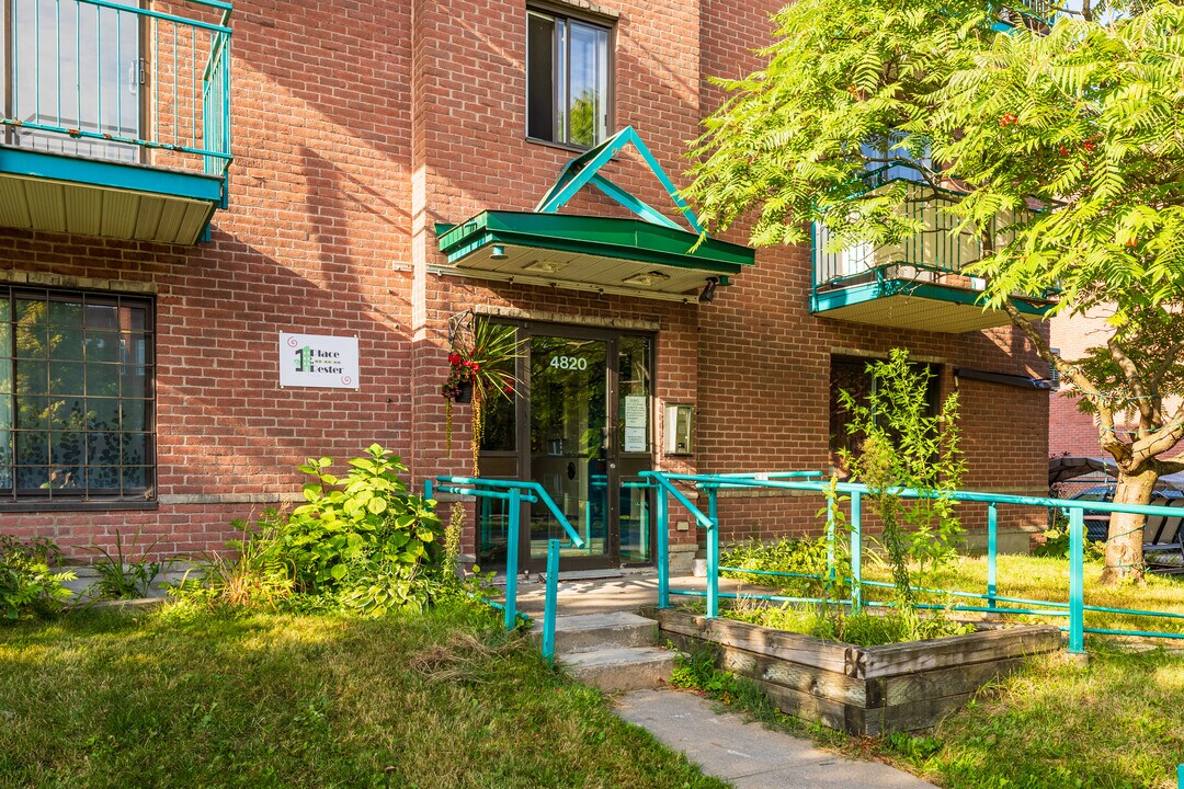 Place Rester in Montréal, QC - Building Photo