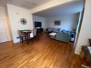 213 Arlington Ct in Bardonia, NY - Foto de edificio - Building Photo