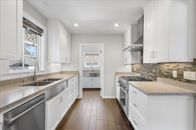 3229 Central Ave in Alameda, CA - Building Photo - Building Photo