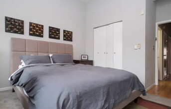 1851 N Milwaukee Ave, Unit Unit 2n in Chicago, IL - Foto de edificio - Building Photo