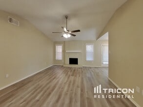 1015 Cedar Run Dr in Duncanville, TX - Building Photo - Building Photo