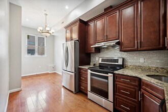 528 S 13th St-Unit -1 in Philadelphia, PA - Foto de edificio - Building Photo