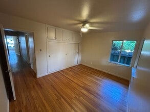 1015 Monterey St in Hollister, CA - Foto de edificio - Building Photo