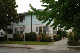 1117 Paloma Ave in Burlingame, CA - Building Photo - Building Photo