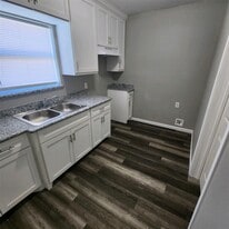 122 Pineview Dr in Houston, TX - Building Photo